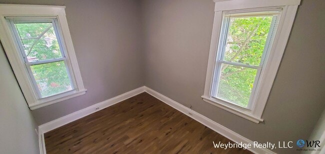 Building Photo - Very nice!! 3 Bedroom 1.5 Bath House in Ea...