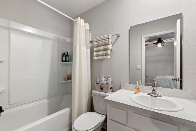 Building Photo - 425 Talulla Trl