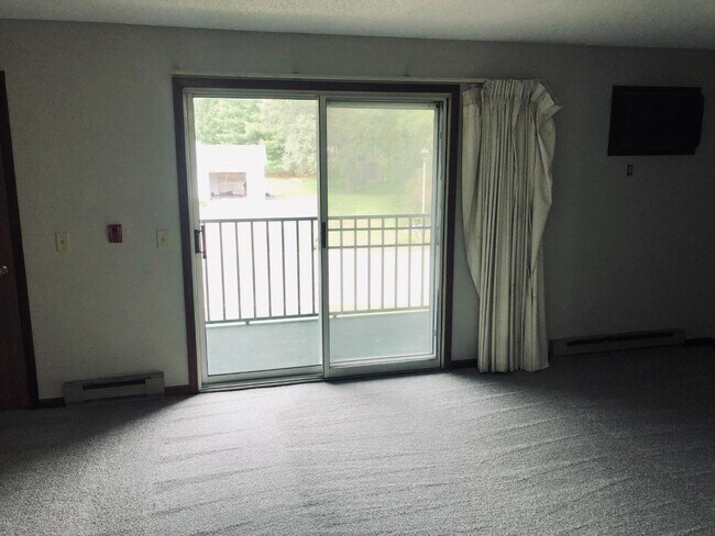 Building Photo - 469 Gibbs St S