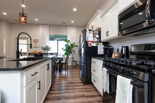 Building Photo - 2382 Athens St