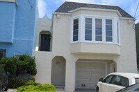 Building Photo - 2 BEDROOM SUNSET HOUSE - PLUS BONUS ROOM
