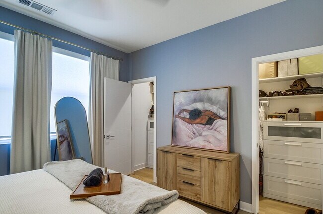 Building Photo - Welcome to your modern La Mesa townhome with solar!