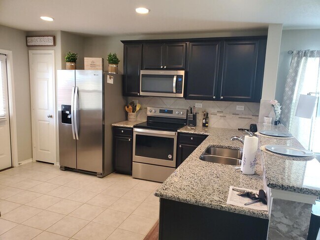 Building Photo - 12018 Silver Lgt