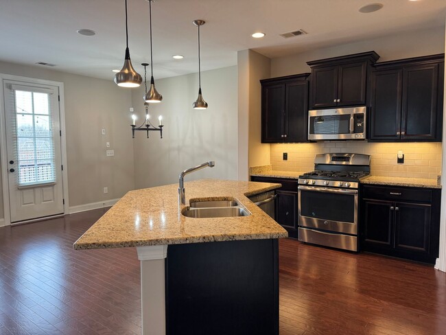 Building Photo - Luxury Townhome at The Enclave at Harpeth ...