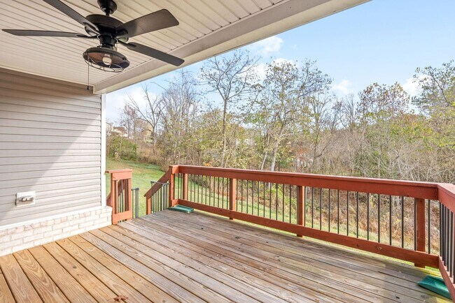 Building Photo - Pet Friendly Three Bedroom!