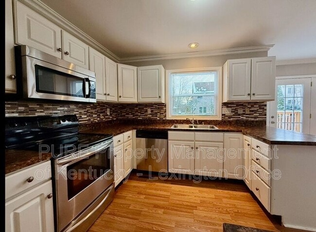 Building Photo - 552 Forest Hill Dr