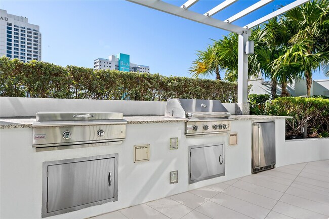 Building Photo - 701 N Fort Lauderdale Beach Blvd