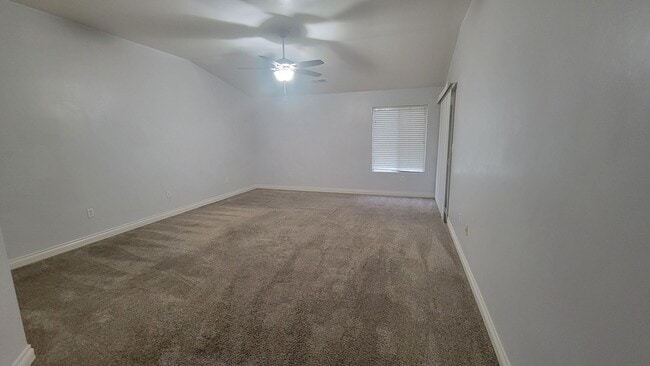 Building Photo - 10919 Golden Valley Dr