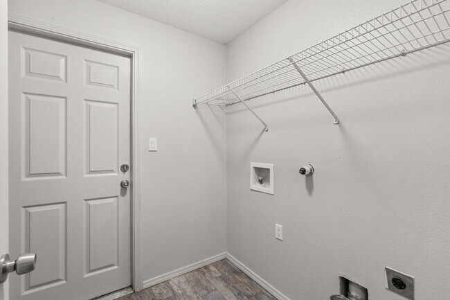 Building Photo - 8416 Magenta Rd NW