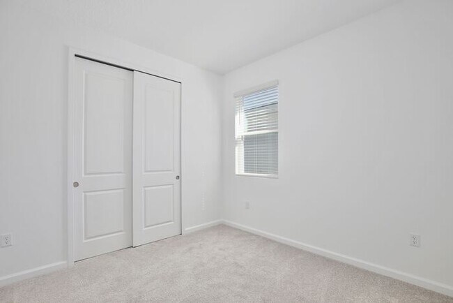 Building Photo - Thoughtfully Designed 4/3 Home with Premium Upgrades and 2 Car Garage! Available Now!