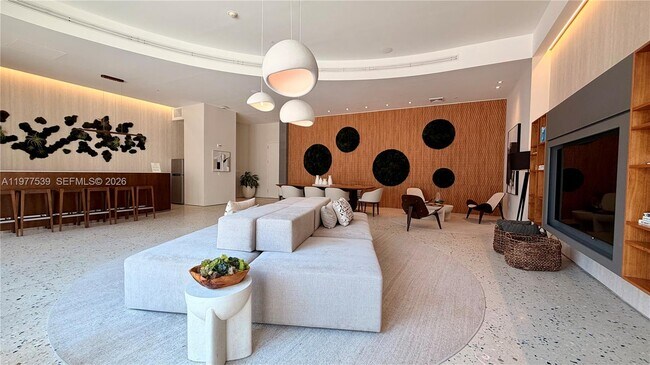 Building Photo - 460 NE 28th St