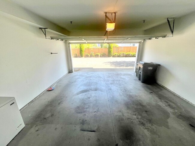 Building Photo - Spacious Condo Available Now!