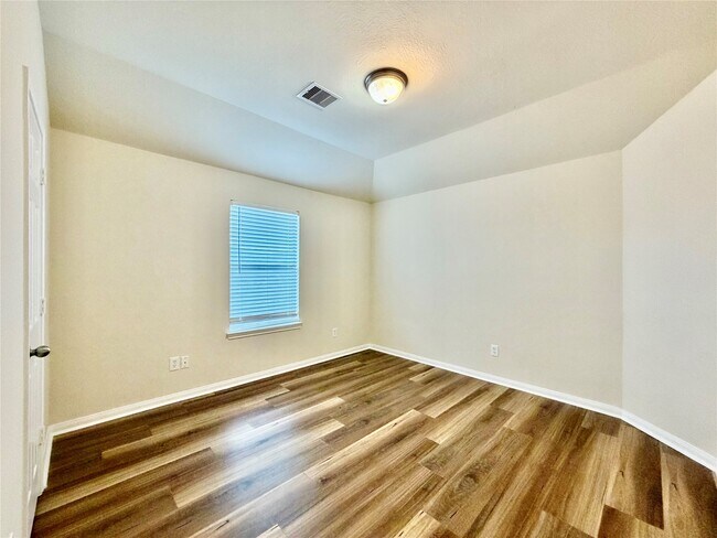 Building Photo - 25111 Hazel Ranch Dr