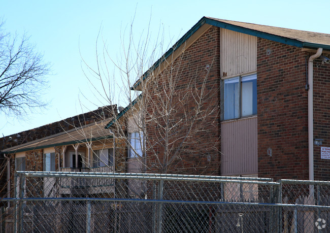 Building Photo - Wedgewood Court