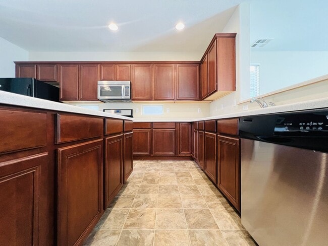 Building Photo - Blue Diamond & Durango 2-story, 3 Bedroom + Den SW home ready for immediate move in!