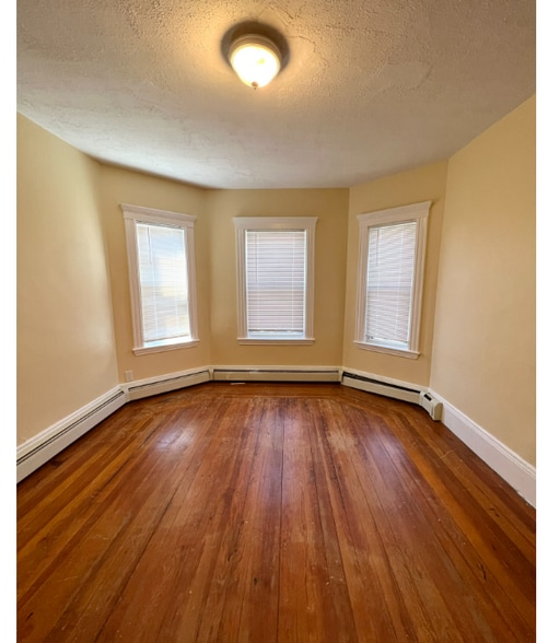 Building Photo - 10 Jay St