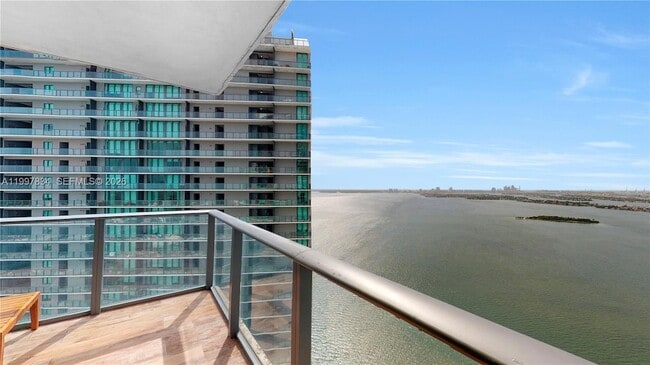 Building Photo - 650 NE 32nd St