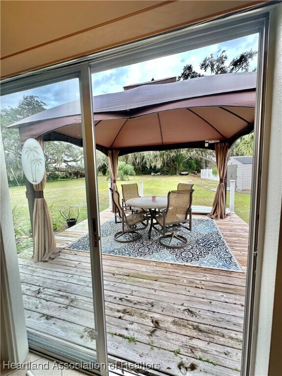 Building Photo - 3350 Lakeview Dr