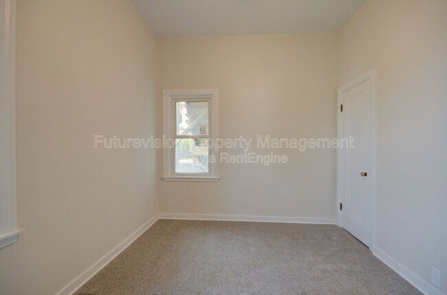 Building Photo - 1302 S State St