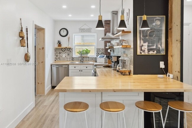 Building Photo - 1512 NW 4th Ave