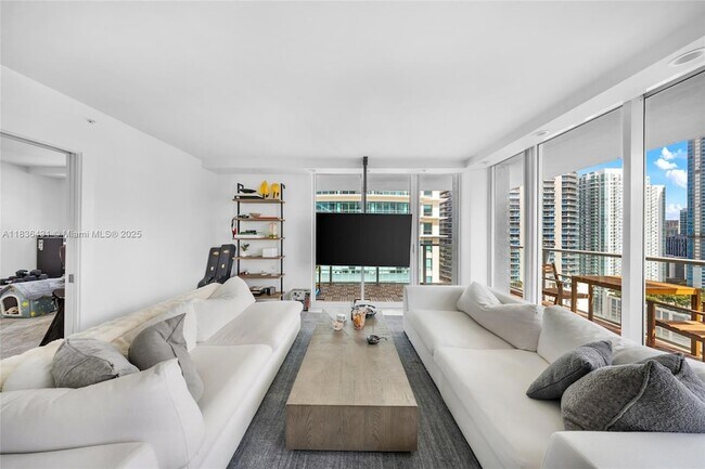 Building Photo - 1155 Brickell Bay Dr