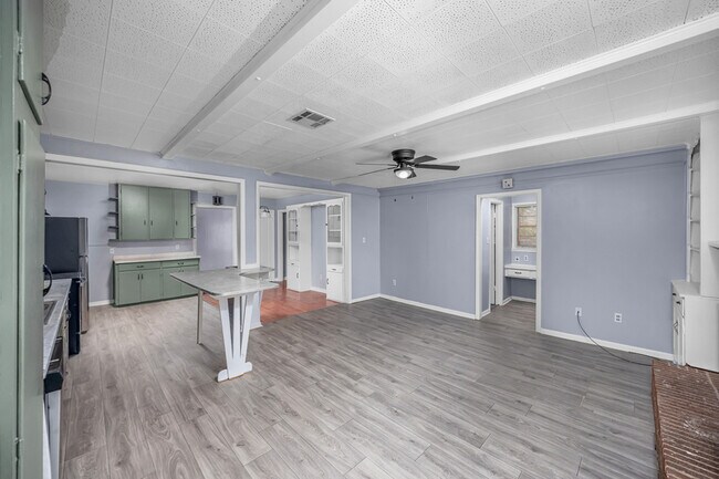 Building Photo - 1416 NW 23rd St