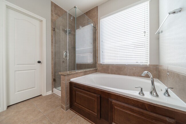 Building Photo - 13303 Davenport Hills Ln