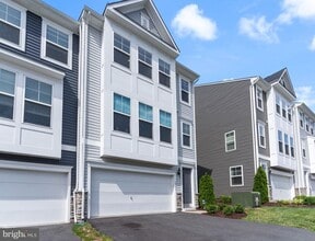 Building Photo - 18277 Summit Pointe Dr