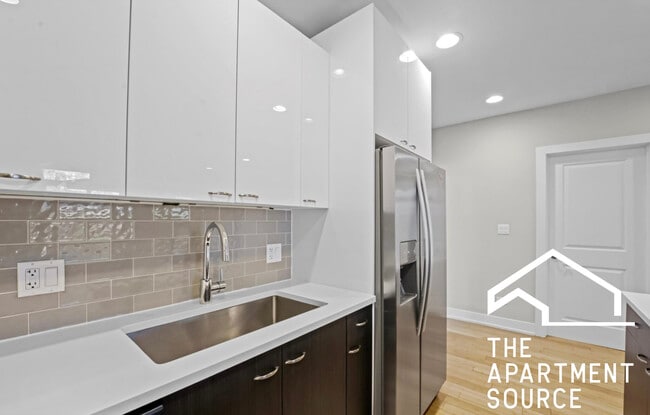 Building Photo - 1337 W Walton St