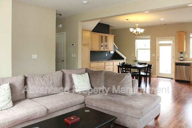 Building Photo - 2335 NW Laura Vis Dr