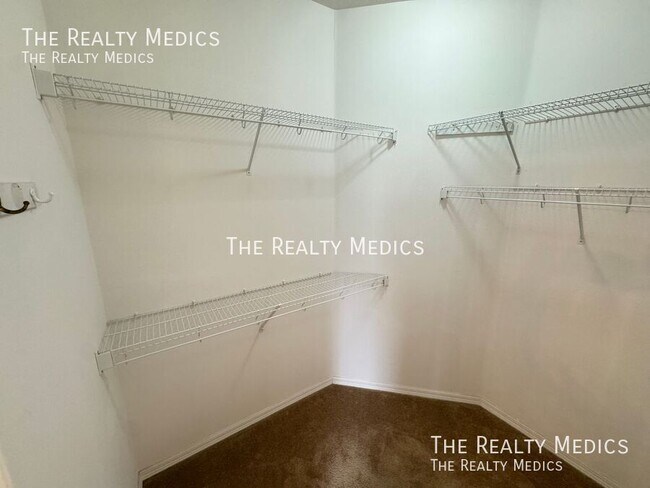 Building Photo - 202 Nova Ave