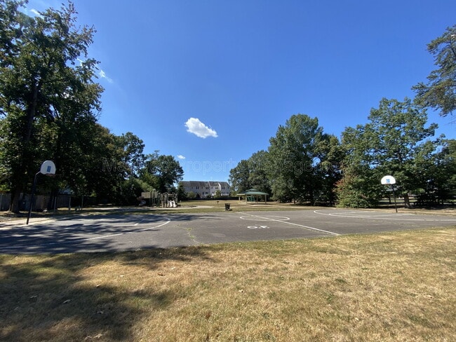 Building Photo - 928 Bellows Ave