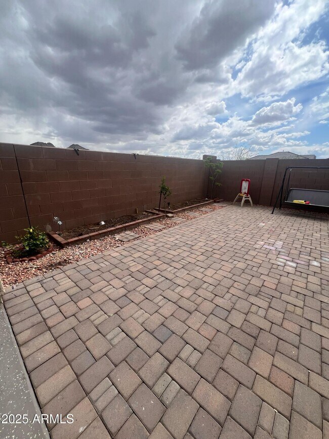 Building Photo - 7035 W Maya Way
