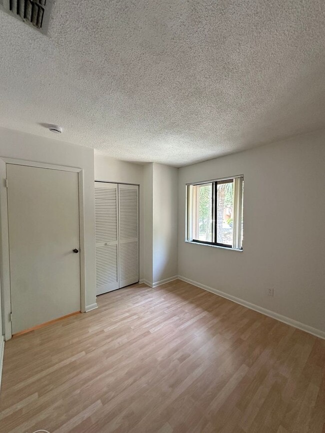Building Photo - Lovely 2 Bedroom 2 Full bath Condo in the ...