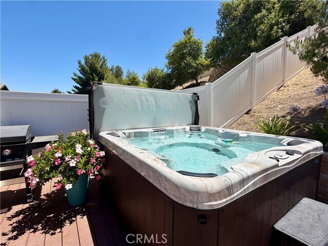 Building Photo - 8992 Trumpets Ct