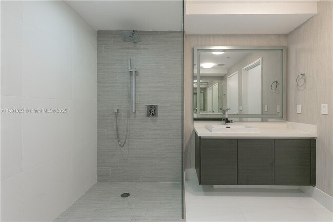 Building Photo - 300 Sunny Isles Blvd