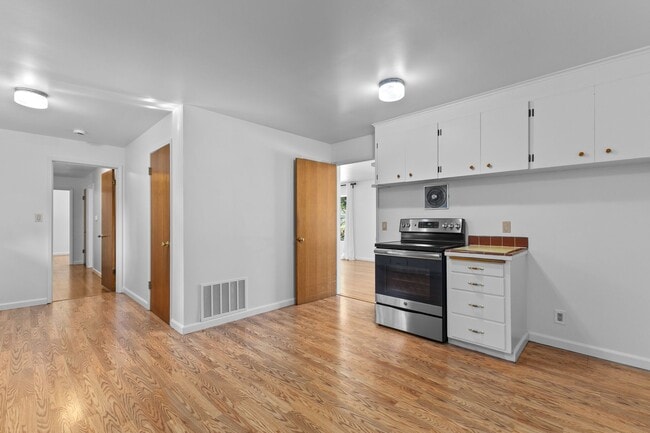 Building Photo - 4bd/2ba Seattle House