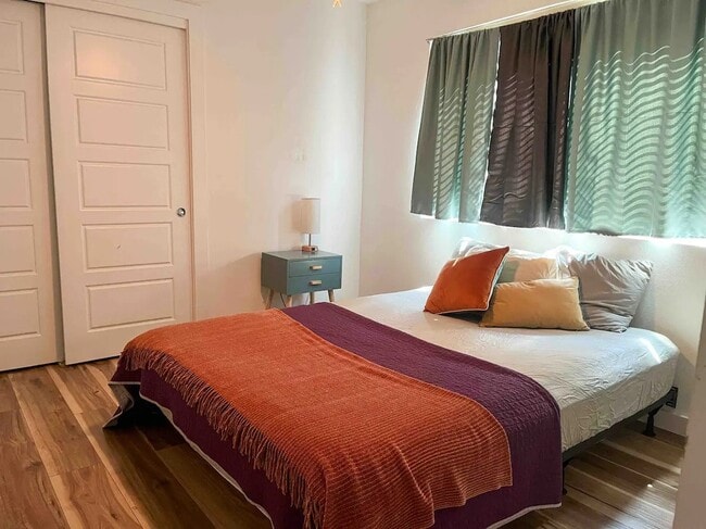 Building Photo - "Charming 2-Bed, 1.5-Bath Condo with Grani...