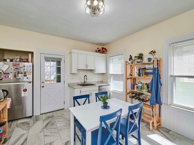 Building Photo - 48 Wordsworth St