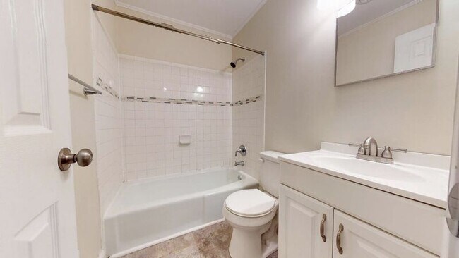 Building Photo - 1104 Donaldson Dr