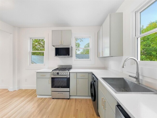 Building Photo - 4014 Avenue D