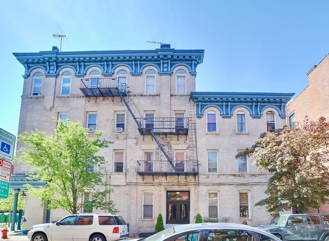Building Photo - 103 12th St