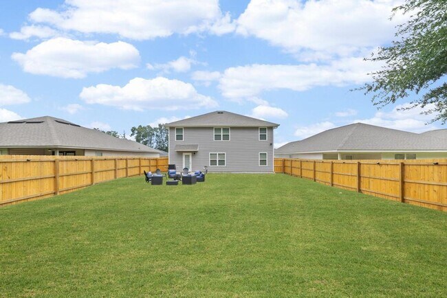 Building Photo - 5213 Peach Dr