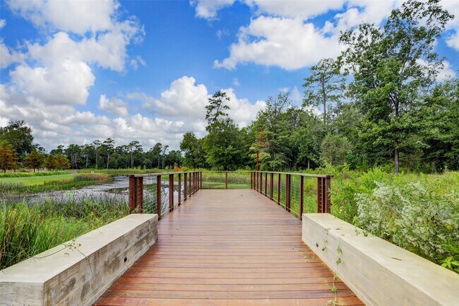 Building Photo - 5810 Venice St