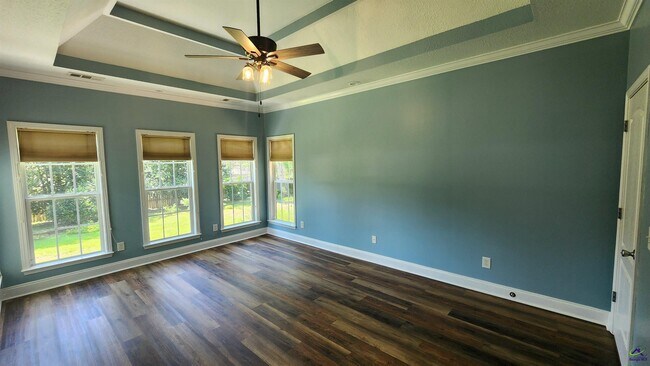 Building Photo - 502 Woods Edge Way