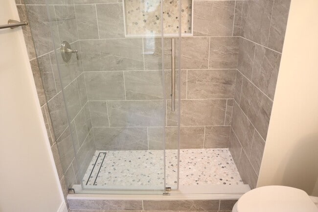 Building Photo - Exquisite Renovated Townhome in Germantown Estates