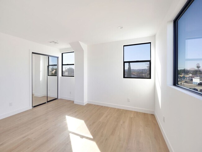 Building Photo - 1856 Redondo Blvd