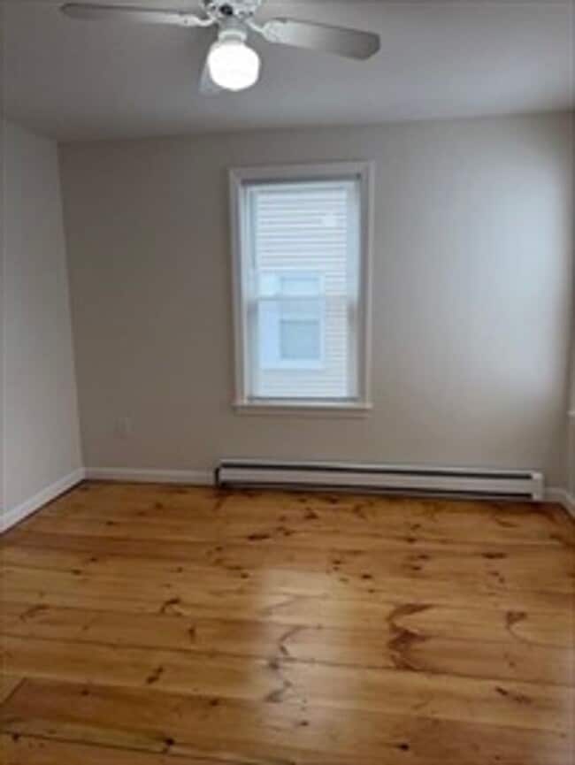 Building Photo - Recently updated 3 bed, 1 bath located in sought after North Chelmsford