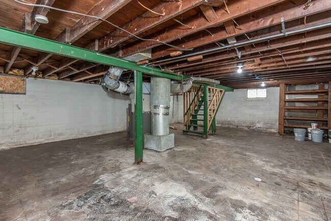 Building Photo - 6325 Jefferson Ave