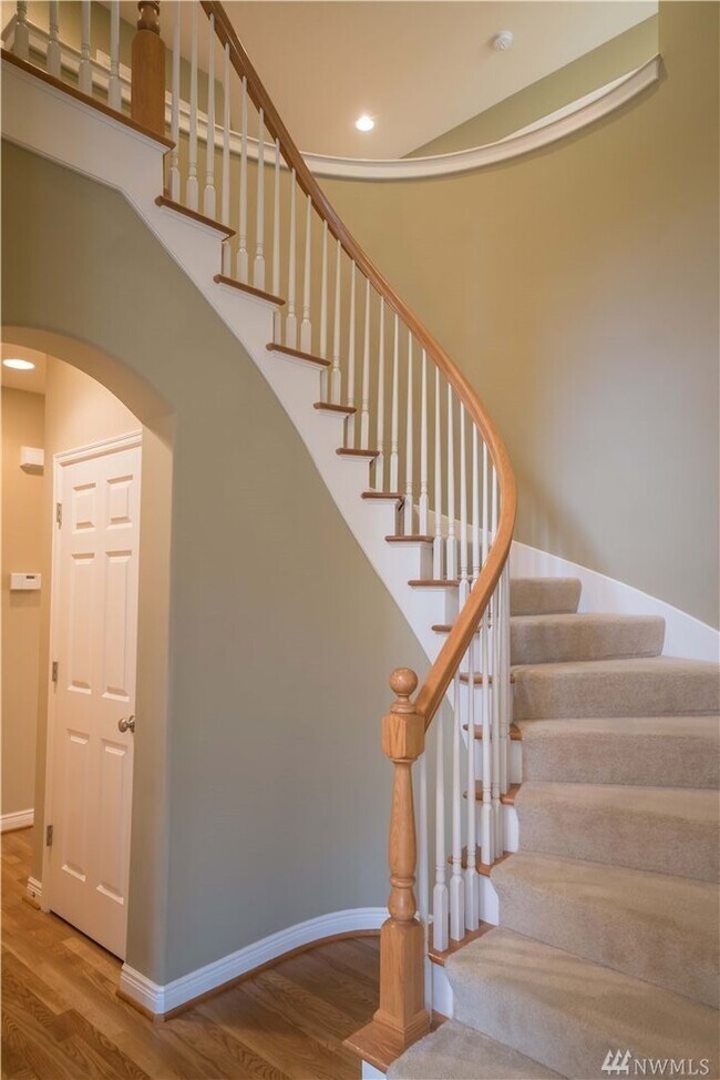 Building Photo - 4 Bedroom Plus Office Sammamish/Issaquah